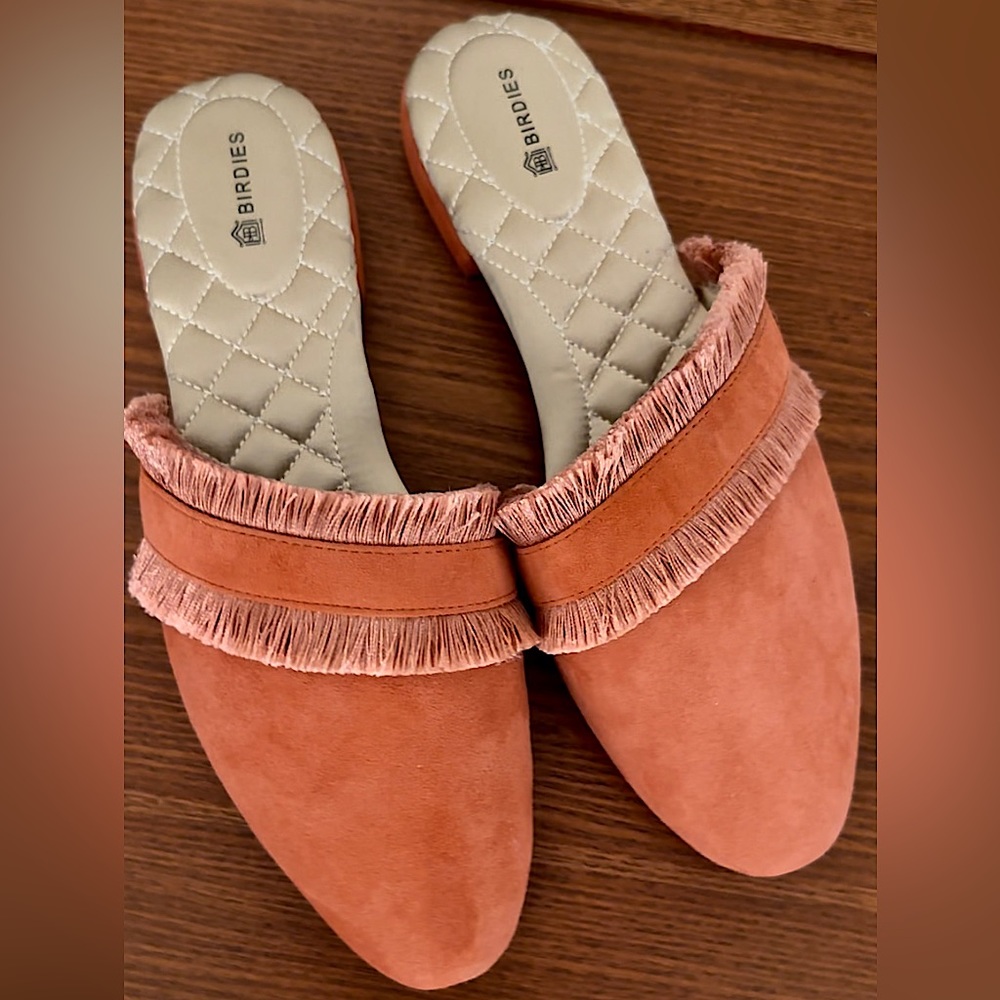 Birdies Ani Fringe Suede Slip On Mules in Coral -
Size 8.5 Like New